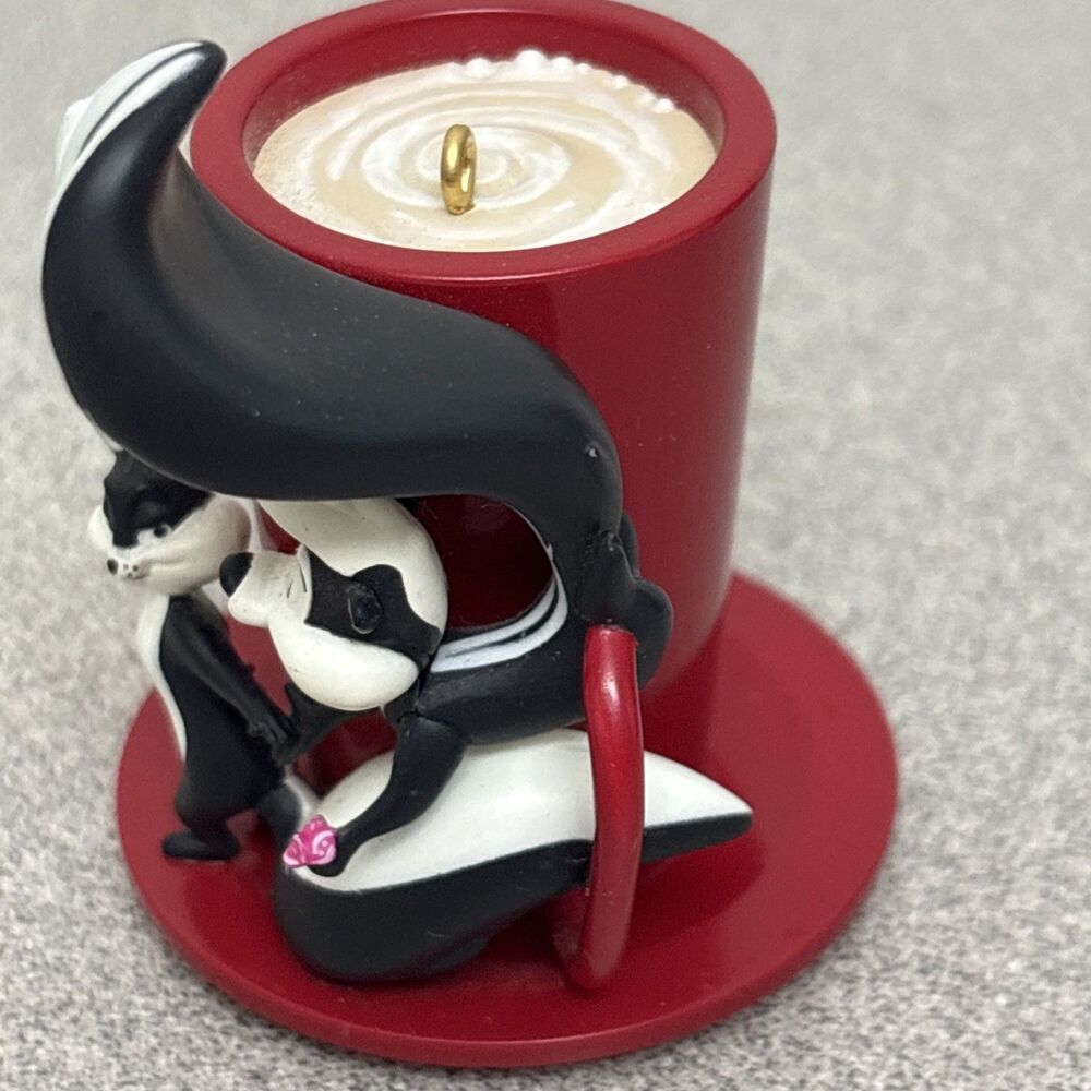 Vintage Hallmark Keepsake Ornament Love You A Latte Pepe Le Pew Looney Tune 2006 - Picture 5 of 10